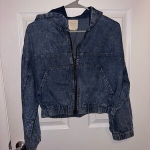 Zip up denim cropped hooded jacket. Size medium.